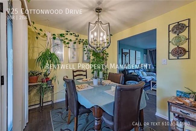 Building Photo - 725 Cottonwood Dr
