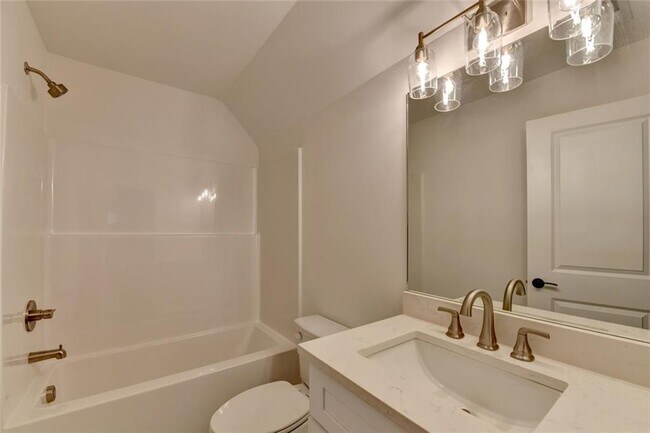 Building Photo - 1329 Davis St