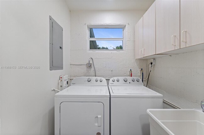 Building Photo - 6820 SW 77th Terrace