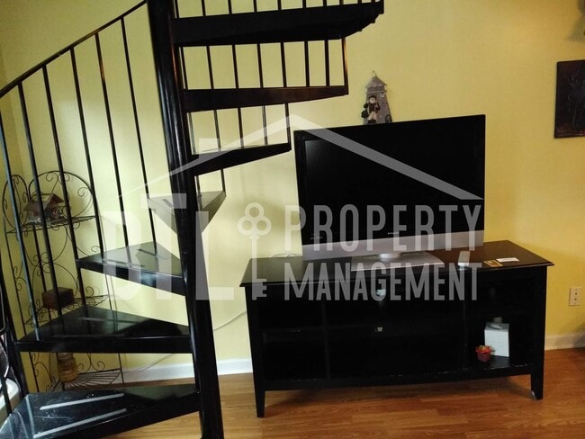Building Photo - Cozy 1 bedroom Lake condo!!