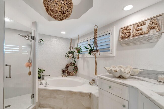 Building Photo - 5279 Fountains Dr S