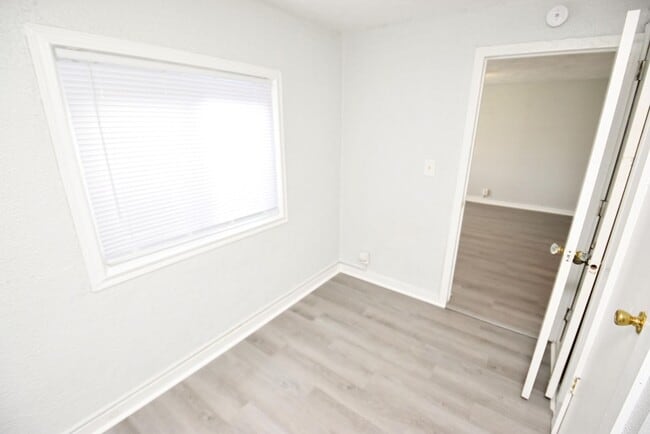 Building Photo - Mishawaka IN 2 bedroom home