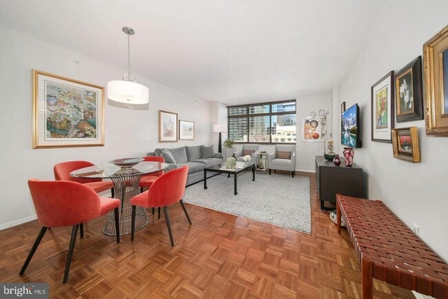 Primary Photo - 7111 Woodmont Ave