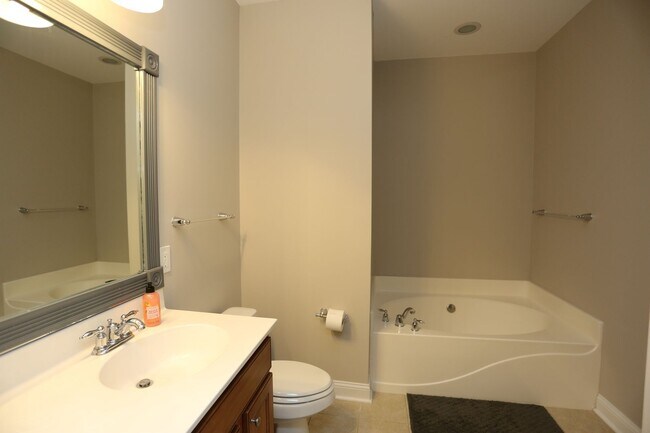 Building Photo - Furnished 2 Bedroom Townhome in Pooler