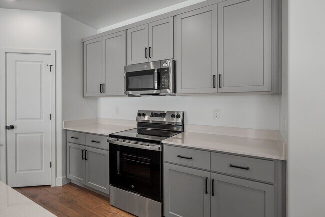 Building Photo - Brand-New 3 Bed, 2 Bath Townhome in Spanish Fork!