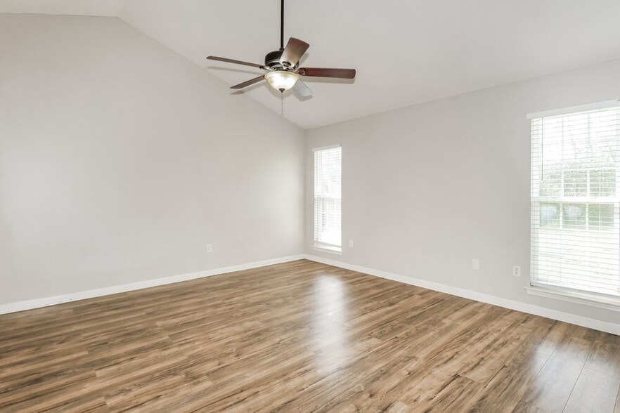 Building Photo - 751 Northwood West Cove