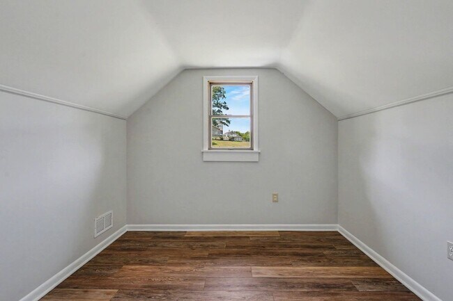 Building Photo - 209 Casparus Way