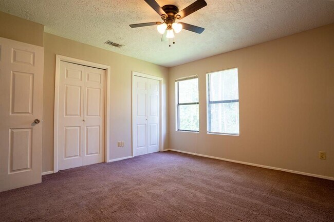Building Photo - 2521 Crosstimbers St
