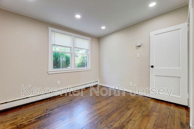 Building Photo - 14 Degraw Ave