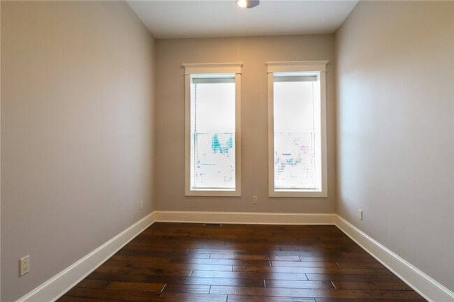 Building Photo - 64 E Market St