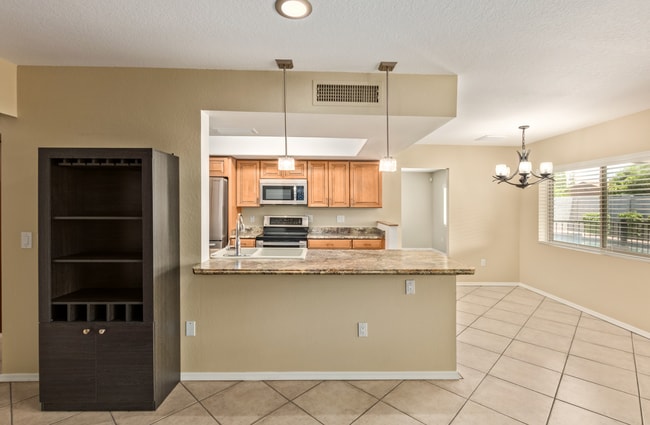 Building Photo - 2113 E Pebble Beach Dr