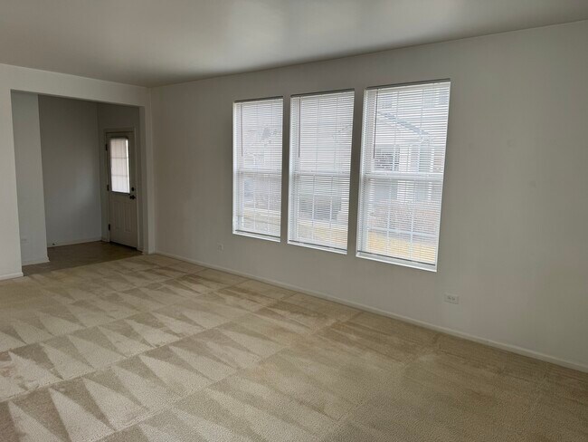 Building Photo - 111 W Chatham Ln