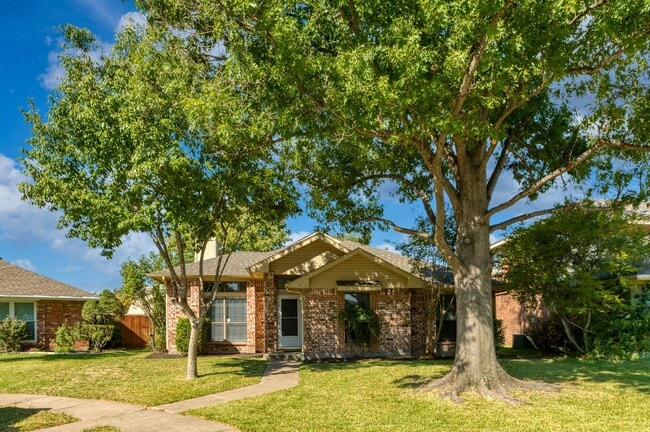 Primary Photo - Charming 3 Bedroom Home