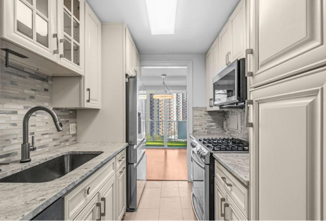 Building Photo - Modern 2BR/2.5BA Two-Level Condo in The Fountains