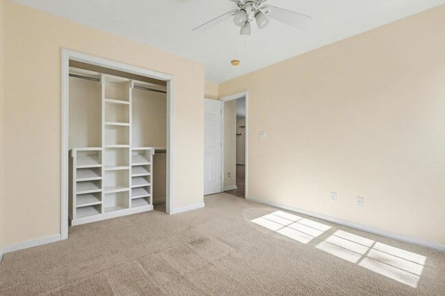 Building Photo - 386 Hill Rd