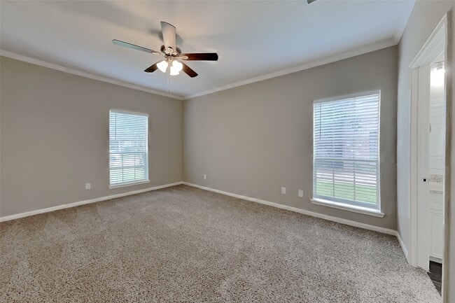 Building Photo - 702 Fernglade Dr