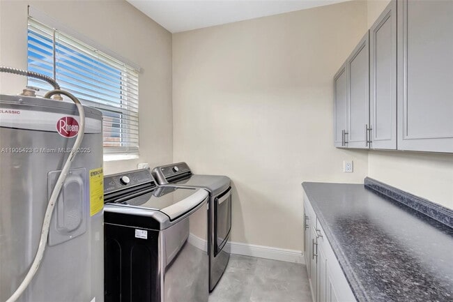 Building Photo - 3480 SW 20th St