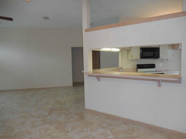 Building Photo - 2024 Hovington Cir W