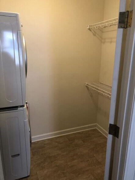 Walk-in closest with washer/dryer - 308 N Green St