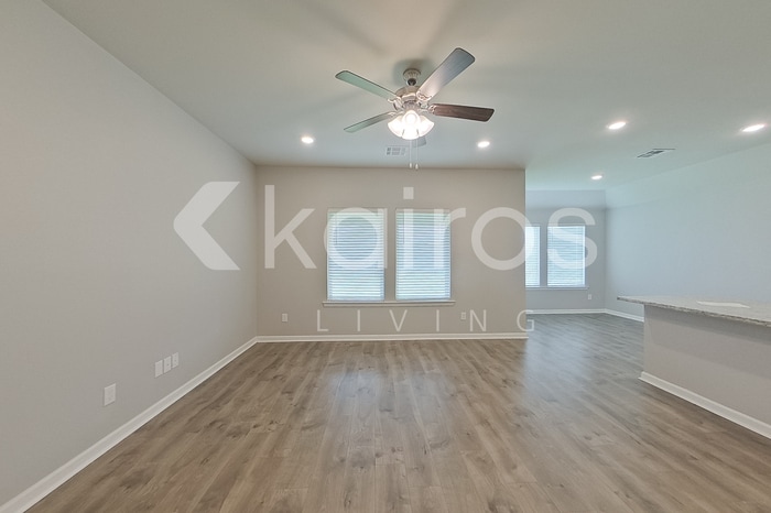 Building Photo - 403 Mango Dr