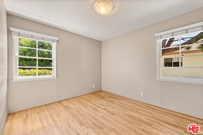 Building Photo - 6542 W 80th Pl