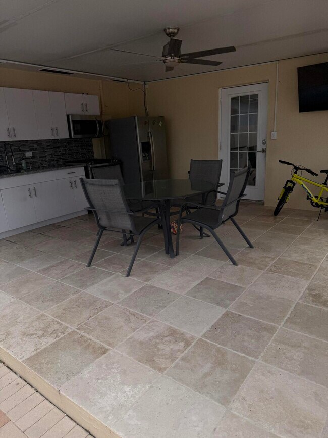 Building Photo - 3139 Egremont Dr