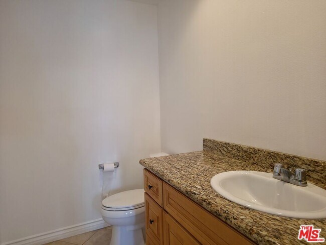 Building Photo - 2337 W Gramercy Ave