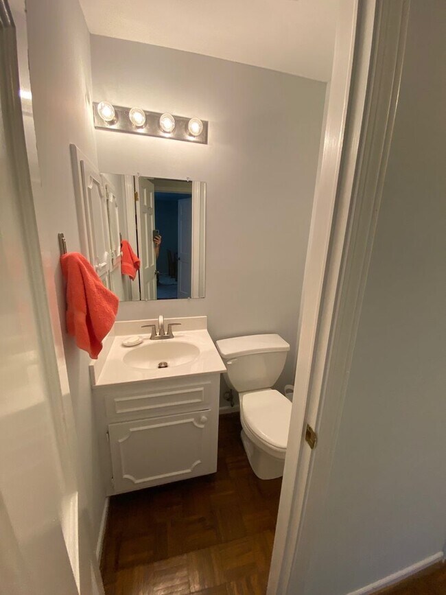 Building Photo - A little slice of paradise within minutes to downtown Greenviille