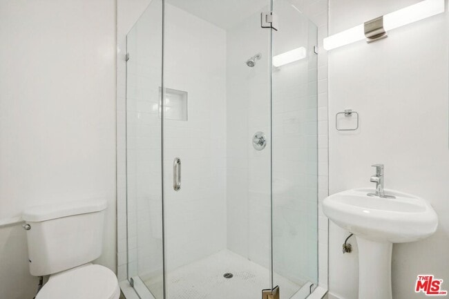 Building Photo - 9000 Clifton Wy