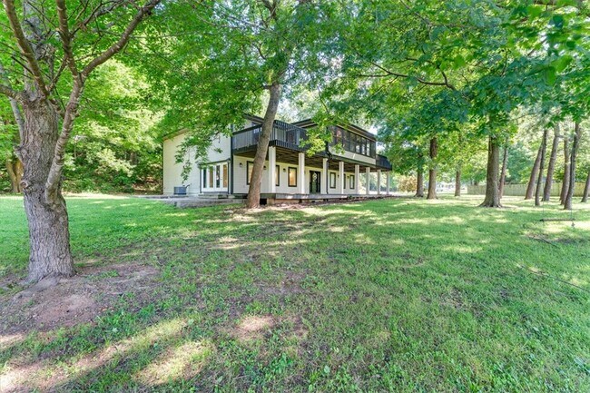 Building Photo - 3261 Eden Dr