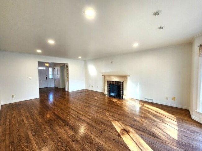 Building Photo - 2 Bed 1.5 Bath 1 Car Garage in the GRADY MUSGRAVE LAKESIDE Addition