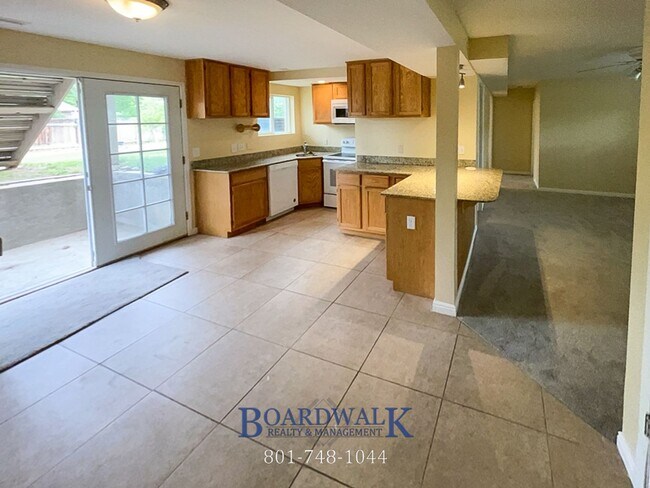 Building Photo - 2827 E Bridgewater Dr