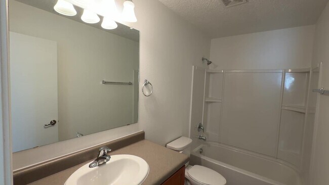 Building Photo - 3 Bedroom Town Home Near Rio Bravo Blvd SE & University Blvd SE In Mesa Del Sol!