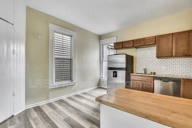 Building Photo - 221 Pope St