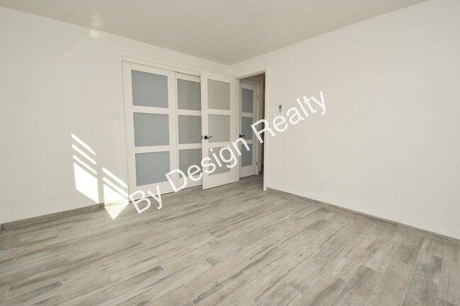 Building Photo - Hedrick Acreage 2 Bed 1 Bath Mid Century Bungalow with Modern Remodel