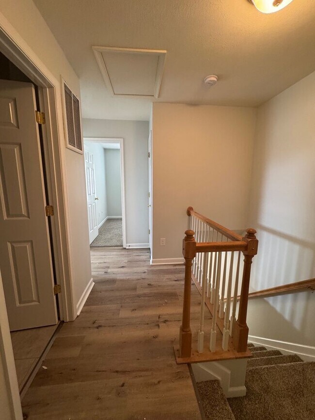 Building Photo - Brick End Unit Home in Taylor Springs NEW LVP FLOORING