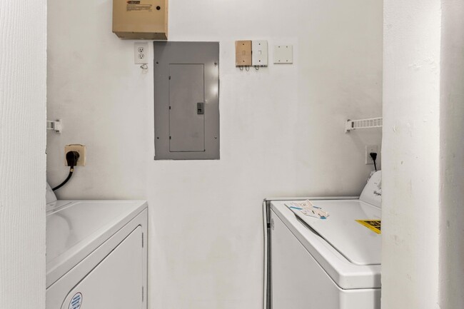 Building Photo - 10336 Fox Trail Rd S