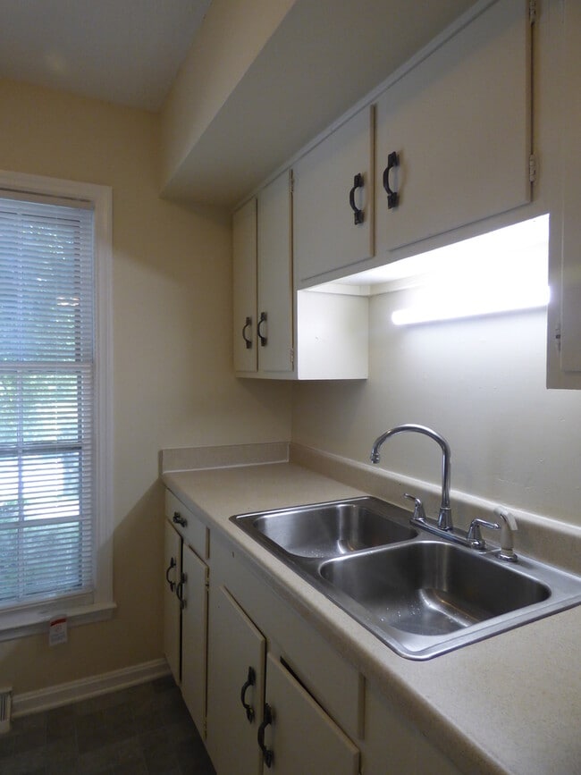 Building Photo - ORR731/733