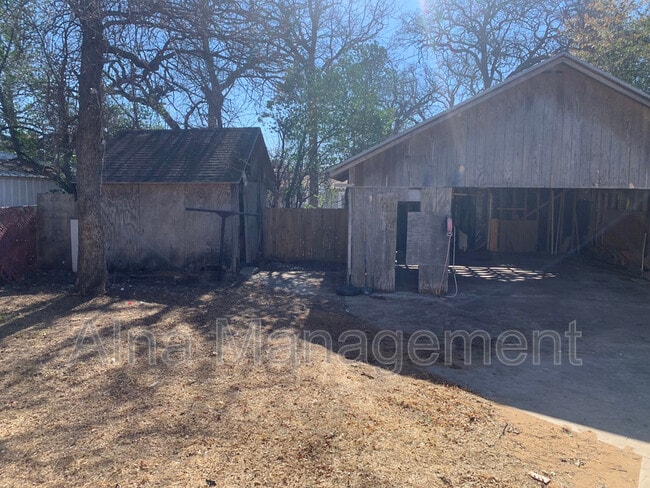 Building Photo - 4008 Springdale Rd
