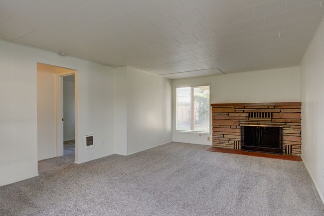 Building Photo - Single Family 2 bedroom 1 Bath Home