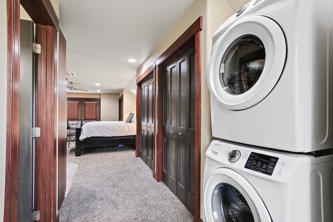 Building Photo - 712 Broken Rein Rd