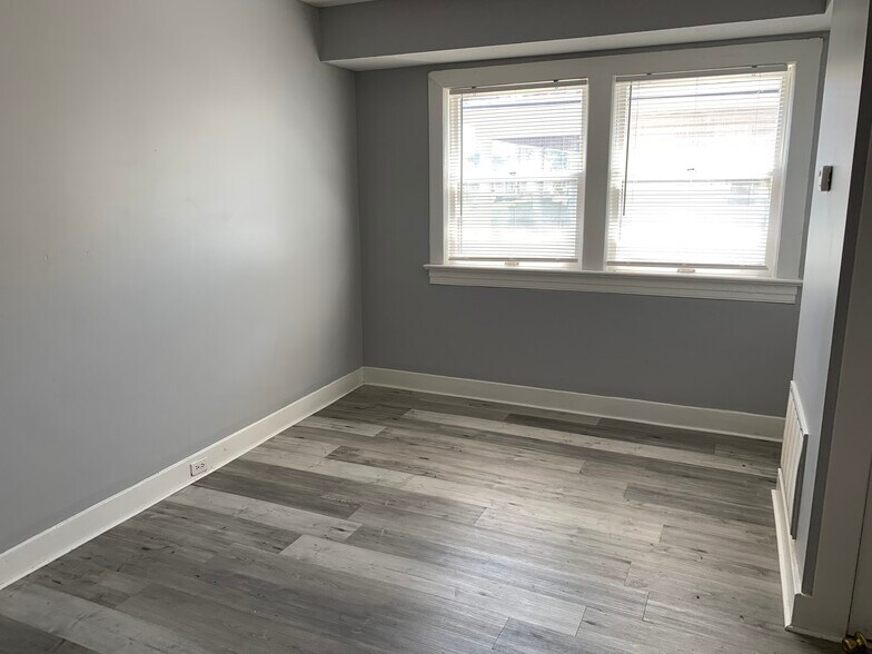 Building Photo - 2208 Crittenden Dr