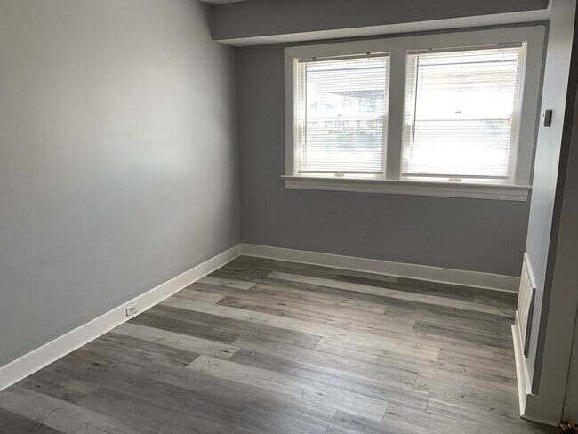 Building Photo - 2208 Crittenden Dr