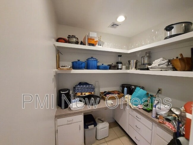 Building Photo - 12 Oaklawn Dr