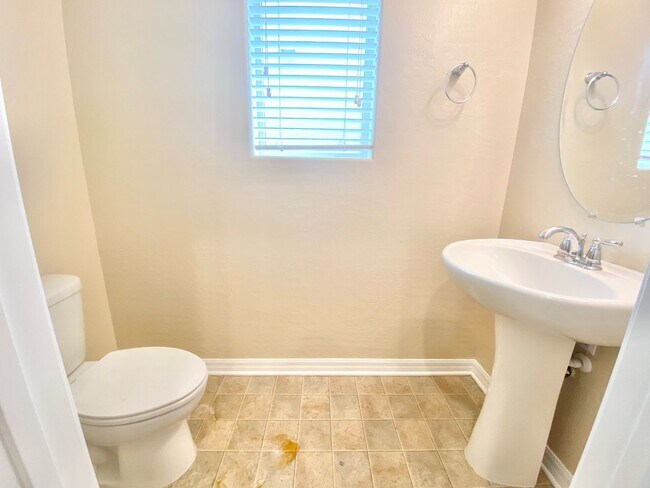 Building Photo - WONDERFUL HENDERSON HOME 3 BEDROOM / 2.5 BATH TWO STORY HOME WITH 2 CAR GARAGE