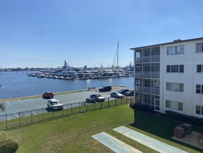 Building Photo - 4500 N Flagler Dr