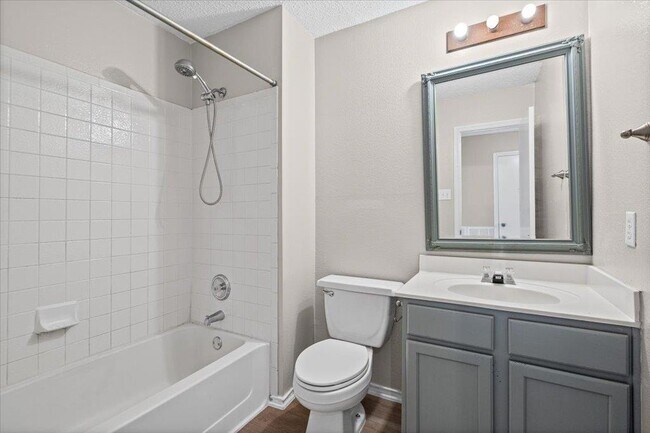 Building Photo - 2423 Byfield Dr