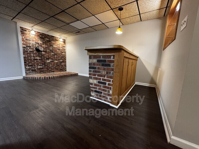 Building Photo - 7301 Drew Ln