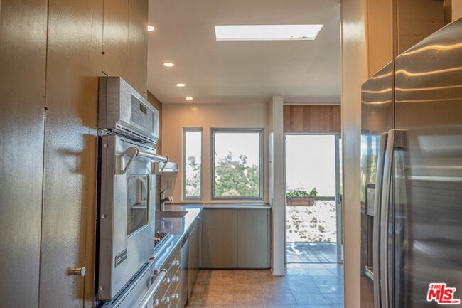 Building Photo - 8895 Appian Way