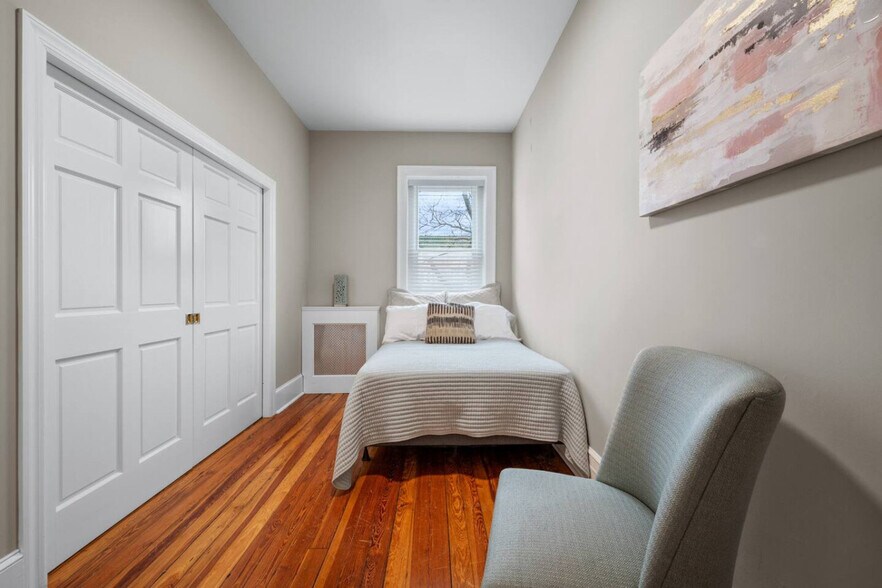 Building Photo - 215 W 138th St